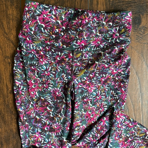 Lululemon leggings size 6 floral (RP15) - Picture 2 of 6